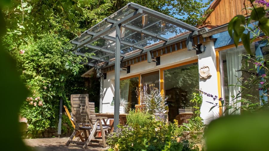 Terrasse mit Glasüberdachung